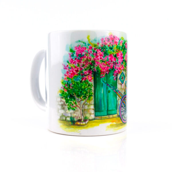 Tazza in ceramica lucida con disegno di baglio fiorito