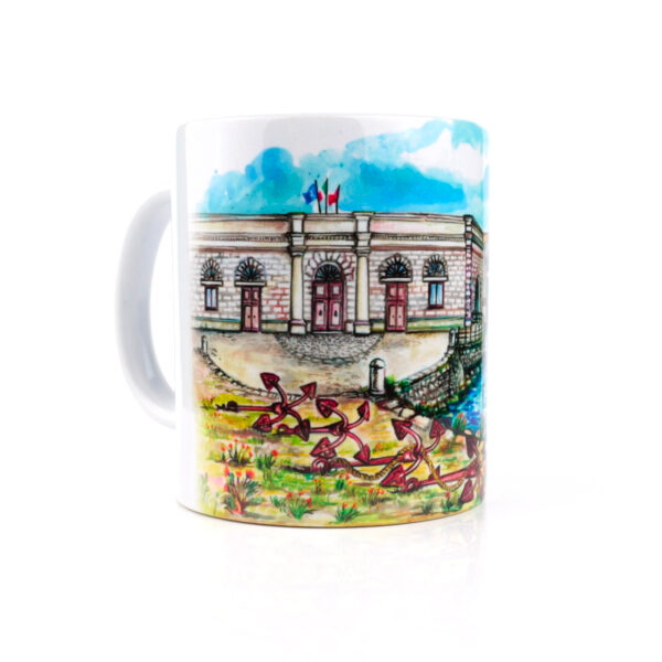 Tazza in ceramica lucida con disegno di una tonnara