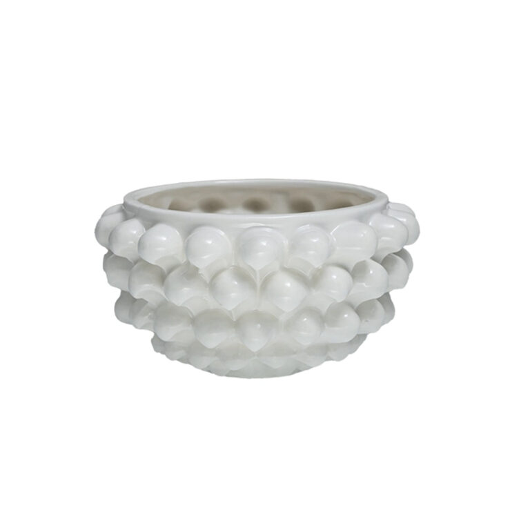 IImmergiti nella ricca tradizione siciliana con i nostri Centrotavola Bianco Puro S in ceramica di Caltagirone, ideali per decorare la tua casa con eleganza.